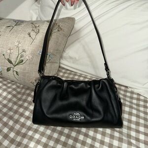 Faye Shoulder Bag